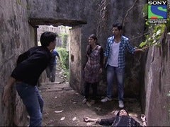 Evil spirits attack Ketki Episode 72 on Best of Aahat