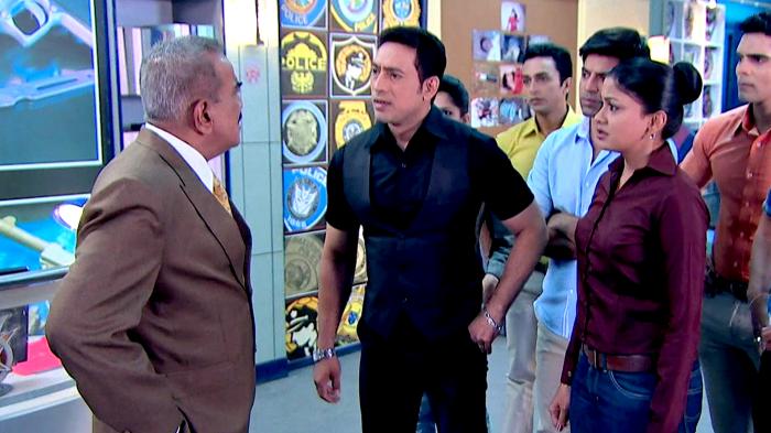 CID Giraftaar - Part 2 Episode No.1062 on JioTV