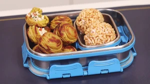 Aaj Kay Banavu Ya? - Madhura Special on Sony Marathi SD - past program