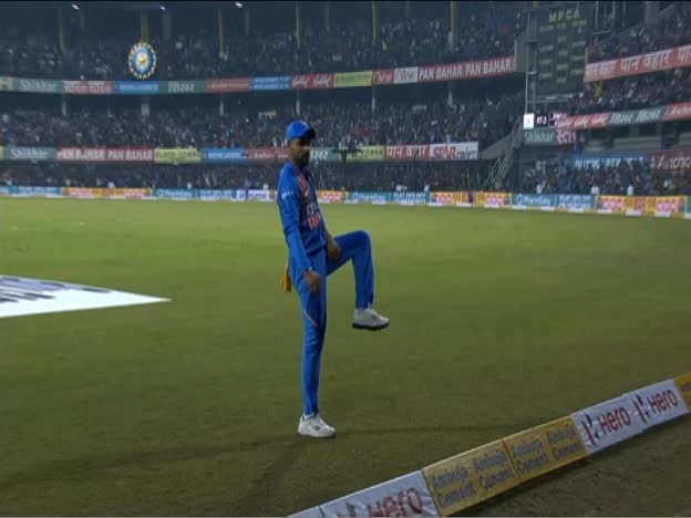 Srilanka loses 4th Wicket on JioTV