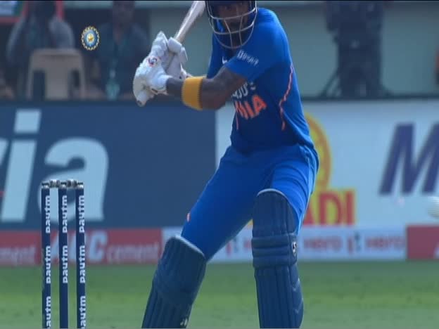 Back to Back boundary for KL Rahul on JioTV