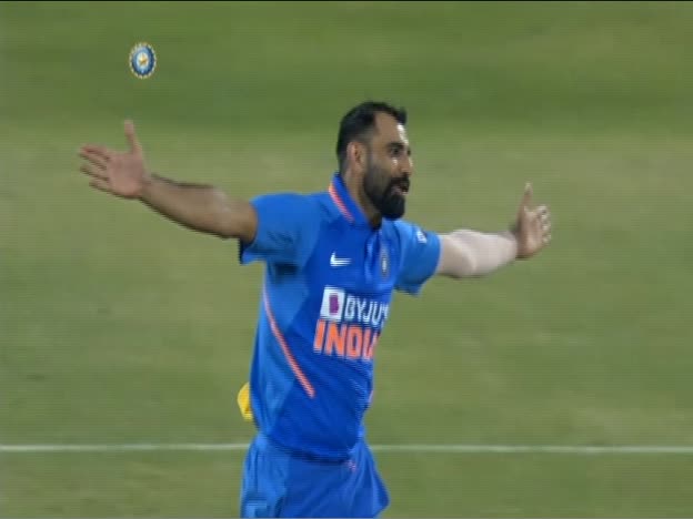 Pat Cummins, OUT Bowled!! on JioTV