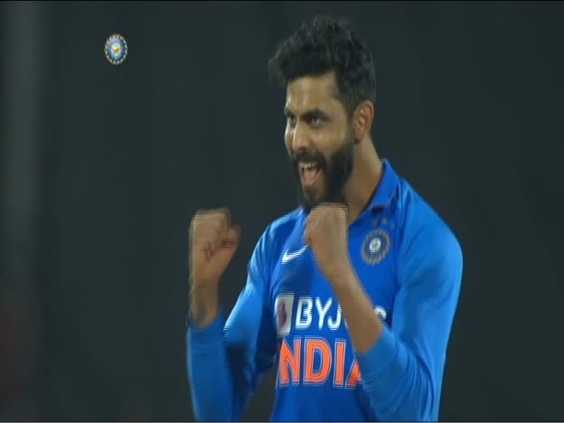 Jadeja to Labuschagne, out Caught by Shami!! on JioTV