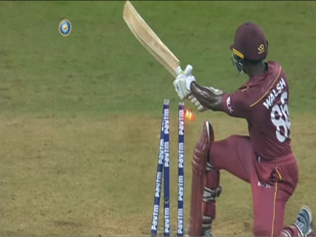 Walsh bold by Shami on JioTV