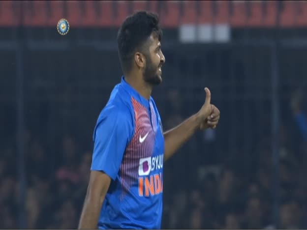 Isuru Udana loses his Wicket on JioTV