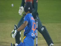 1st wicket of India on JioTV