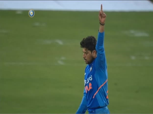 Carey, OUT Caught by Kohli!! on JioTV