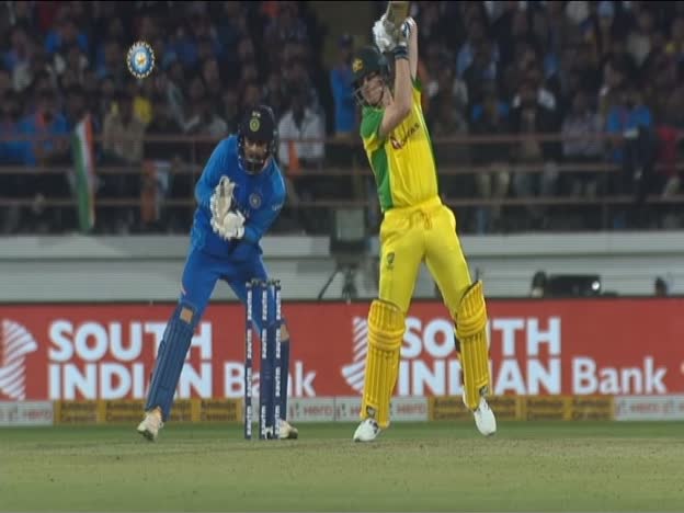 100 up for AUS with a boundary on JioTV