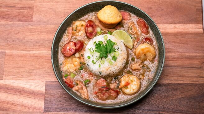 Family Recipe Showdown season 1 episode 1 on Discovery Plus