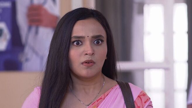 Anondi season 1 episode 9 on Zee5