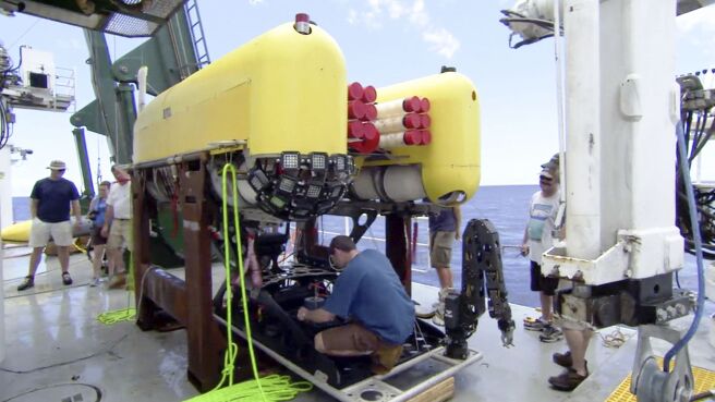 Dive To The Bottom Of The World season 1 episode 1 on Discovery Plus