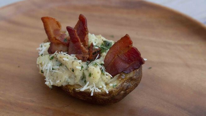 BBQ Brawl: Flay V. Symon V. Jackson season 1 episode 10 on Discovery Plus