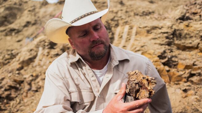 Dino Hunters season 1 episode 5 on Discovery Plus
