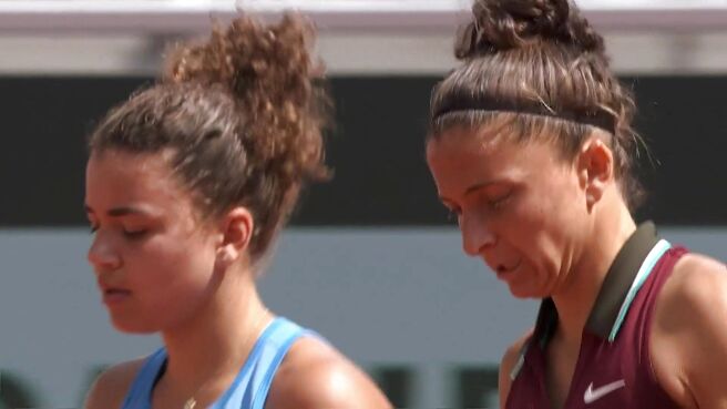 Set Point! Errani/ Paolini Breeze Through The Opening Set With Ease on Sony LIV