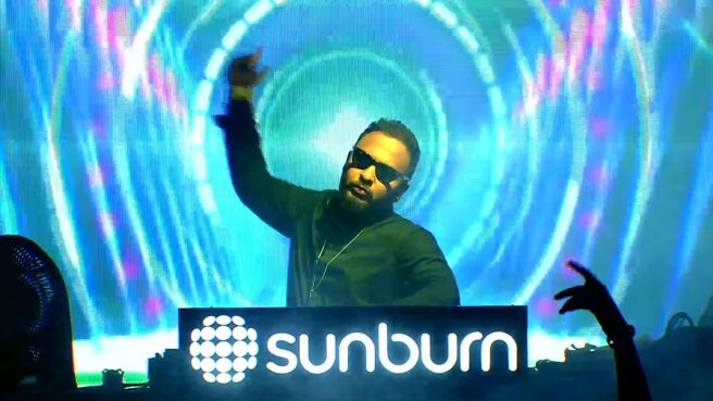 Sunburn Holi Weekend season 1 episode 4 on Zee5