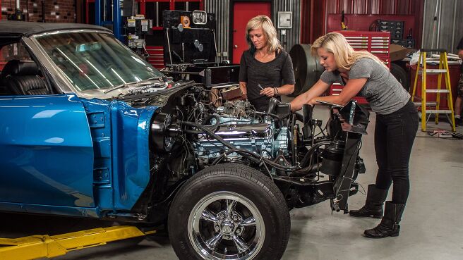 All Girls Garage season 3 episode 12 on Discovery Plus