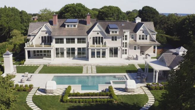 Selling The Hamptons season 1 episode 1 on DiscoveryPlus