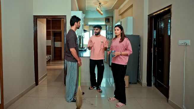 Flatmates season 1 episode 2 on Chaupal