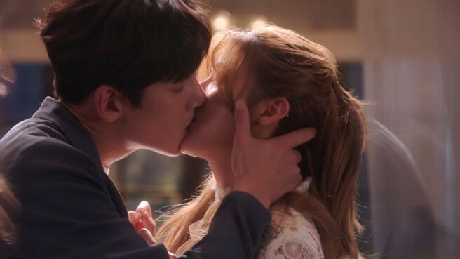 Suspicious Partner season 1 episode 9 on Zee5