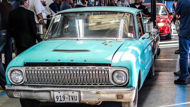 Dallas Car Sharks season 2 episode 5 on Discovery Plus