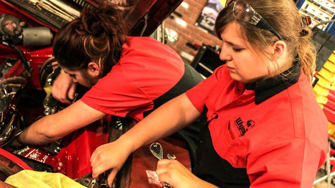 All Girls Garage season 3 episode 8 on Discovery Plus