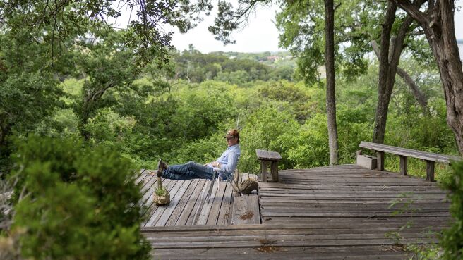 Fixer Upper: The Lakehouse season 1 episode 2 on DiscoveryPlus