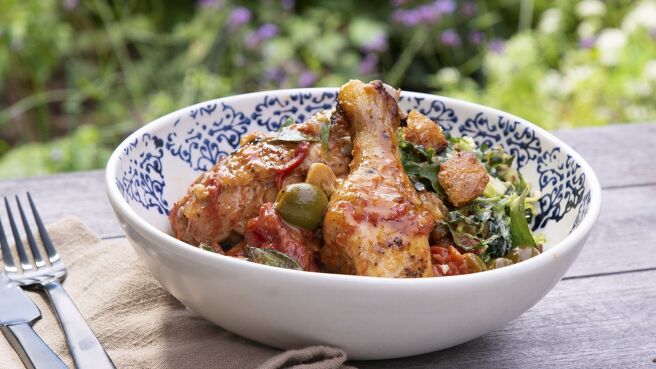 Symon's Dinners Cooking Out season 3 episode 3 on Discovery Plus