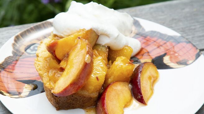 Symon's Dinners Cooking Out season 3 episode 13 on Discovery Plus