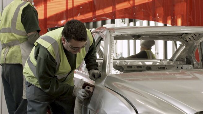 How It's Made: Dream Cars season 3 episode 9 on Discovery Plus