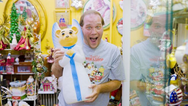 Hoarding for the Holidays season 1 episode 1 on Discovery Plus