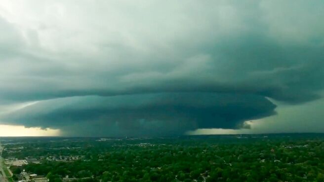 In The Eye Of The Storm season 1 episode 2 on Discovery Plus