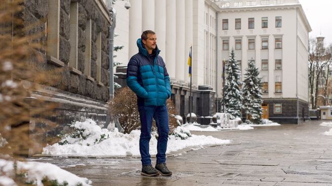 War Zone: Bear Grylls Meets President Zelenskyy season 1 episode 1 on Discovery Plus