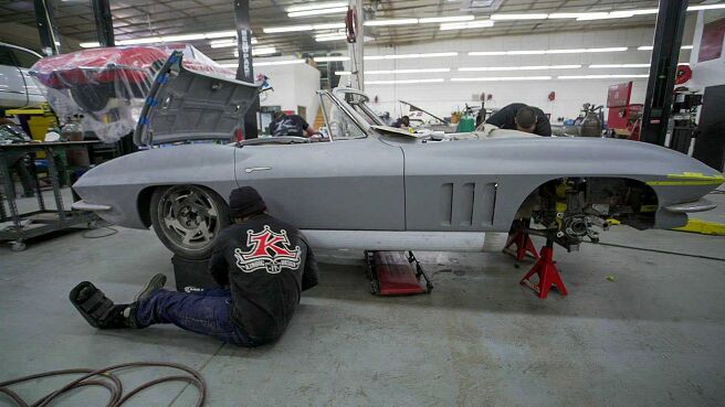 Bitchin' Rides season 7 episode 1 on Discovery Plus