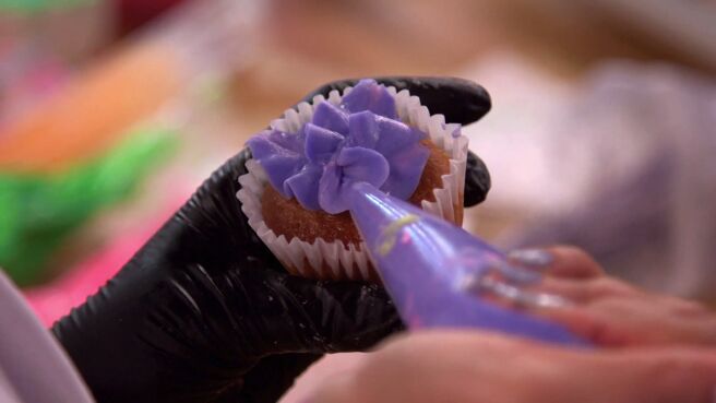 Buddy's Big Bakedown season 1 episode 13 on Discovery Plus