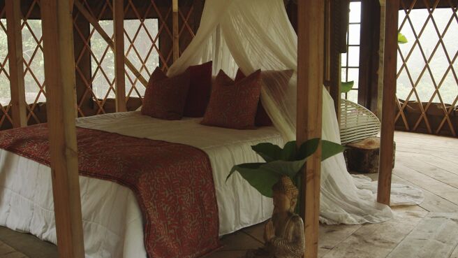 Love Yurts season 1 episode 1 on Discovery Plus