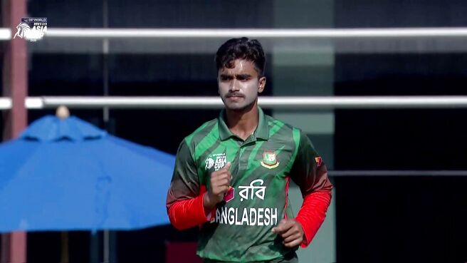 Wicket! Ratul Breaks Through As Sadat Loses His Stumps on Sony LIV