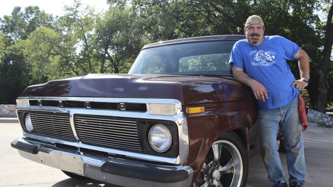 Dallas Car Sharks season 2 episode 19 on Discovery Plus