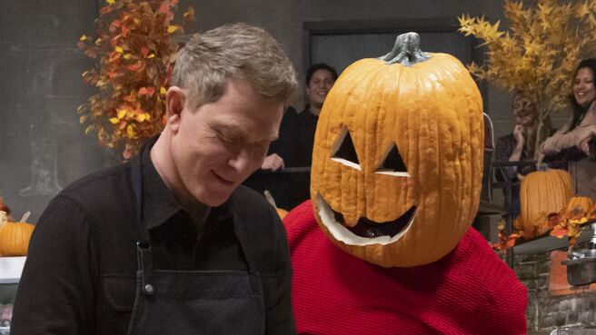 Beat Bobby Flay: Holiday Throwdown season 1 episode 2 on Discovery Plus