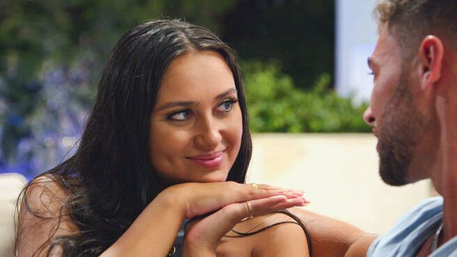 Love & Translation season 1 episode 2 on Discovery Plus