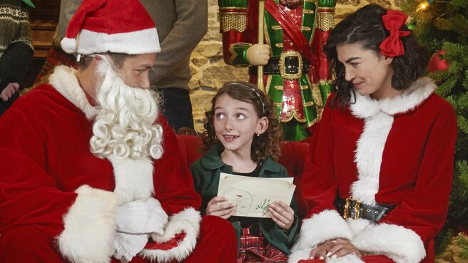 Designing Christmas on Discovery Plus