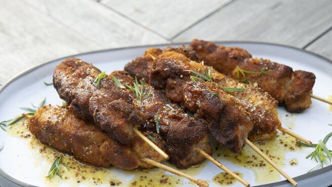 Symon's Dinners Cooking Out season 3 episode 4 on Discovery Plus