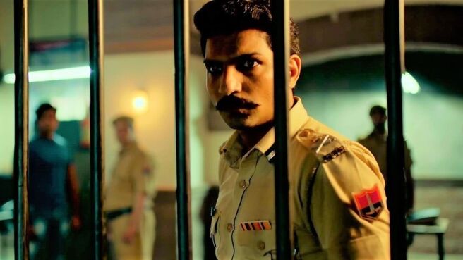 Dark 7 White season 1 episode 9 on Zee5
