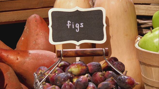 Holiday Baking Championship season 2 episode 4 on Discovery Plus