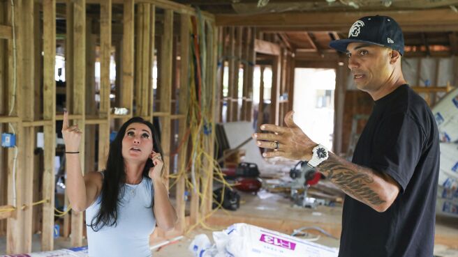 Renovation Aloha season 1 episode 2 on Discovery Plus