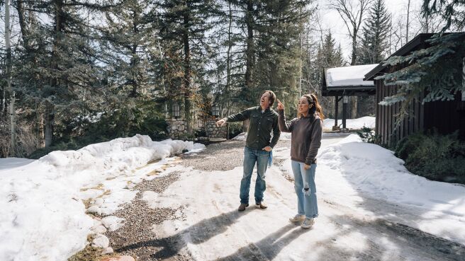 Fixer Upper: Colorado Mountain House season 1 episode 1 on Discovery Plus