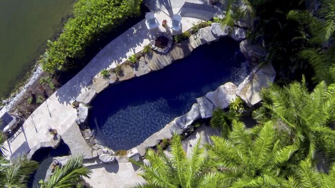 Insane Pools: Off The Deep End season 1 episode 1 on Discovery Plus