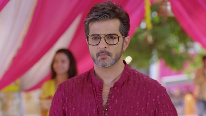 Navri Mile Hitlerla season 1 episode 5 on Zee5