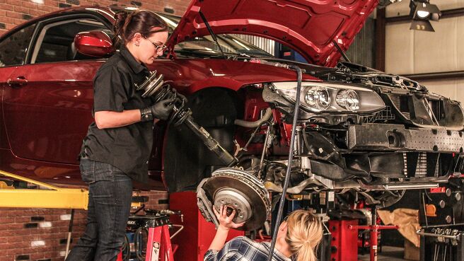 All Girls Garage season 3 episode 3 on Discovery Plus