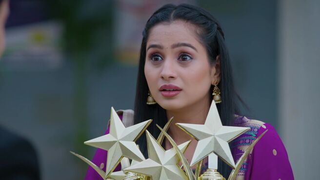 Smart Play - Lakshmi Niwas season 1 episode 4 on Zee5