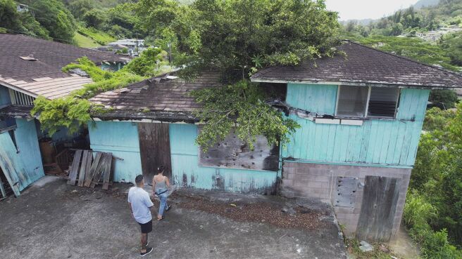 Renovation Aloha season 1 episode 1 on Discovery Plus
